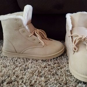 NEW w/o Tags BEIGE Winter Fashion BOOTS 9.5